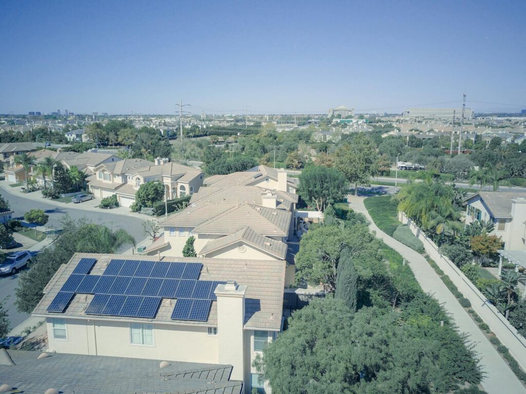 A bright, sunny Nevada landscape showcasing solar panels on rooftops. — reduce energy consumption Nevada