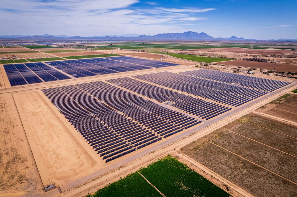 Aerial view of a community solar farm in Nevada, showcasing solar panels under the sun. — Nevada community solar projects