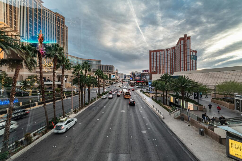 An image of a bustling Nevada business district illustrating economic activity. — Paul For Nevada economic plans