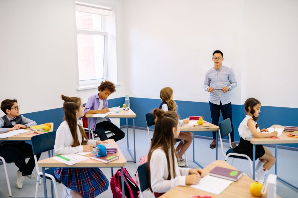 A classroom in Nevada highlighting diverse student engagement. — Paul For Nevada education policies