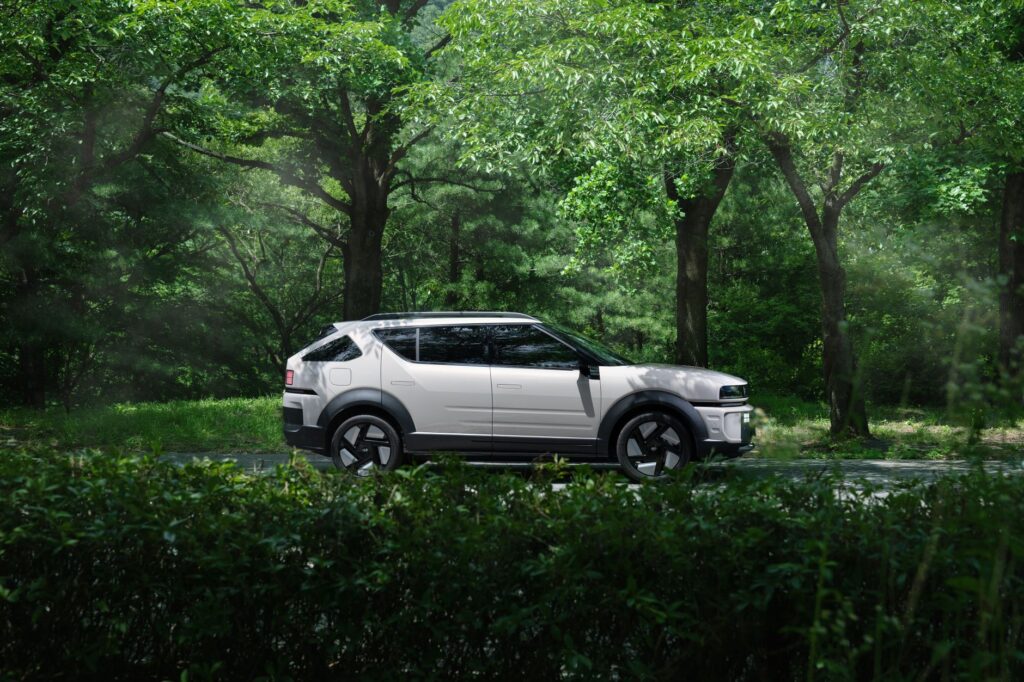 A photo of a hydrogen fuel cell vehicle on the road. — hydrogen vs natural gas