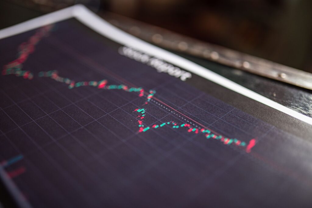 An infographic illustrating the process of oil futures trading.