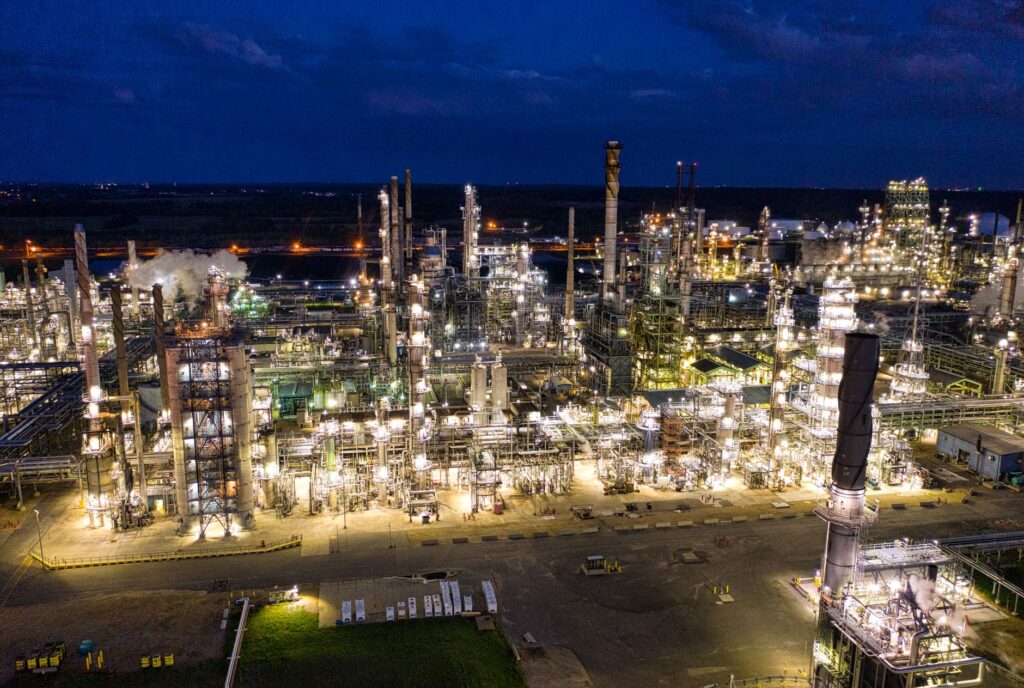 Diagram showing the crude oil refining process stages.