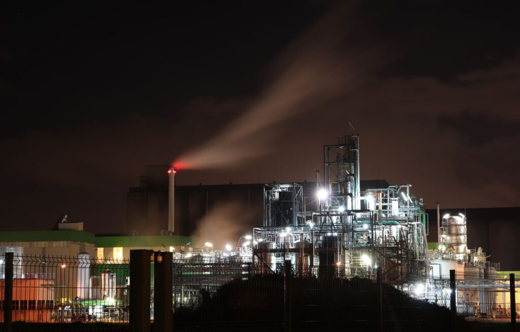 Infographic on the environmental impacts of gasoline production. — crude oil refining process
