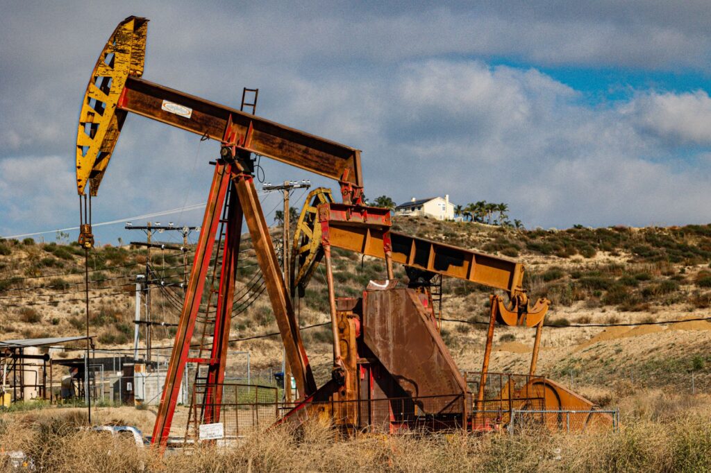 Map showing global oil production and its impact on local economies. — oil and gas economics