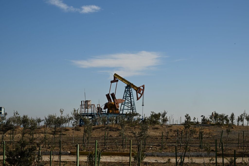 A visual representation of technological innovations in oil extraction. — american oil reserves